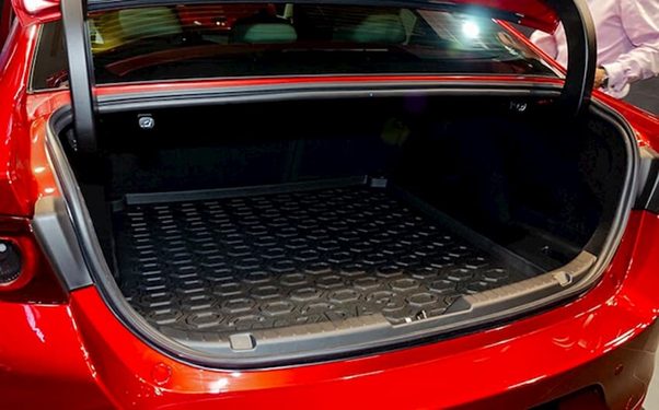 Đánh giá xe Mazda 3 Sedan 2.0 chi tiết kèm bảng giá lăn bánh