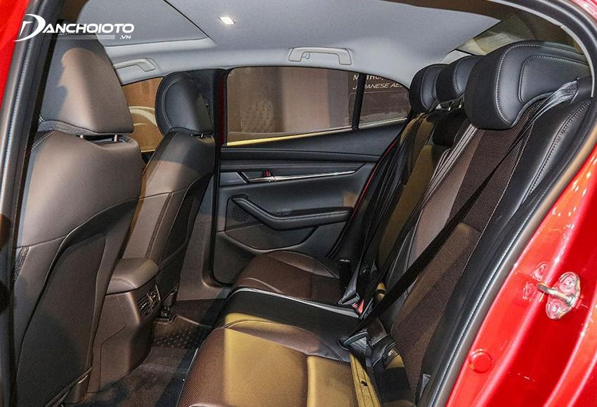 Nên mua Mazda 3 hay Camry cũ?