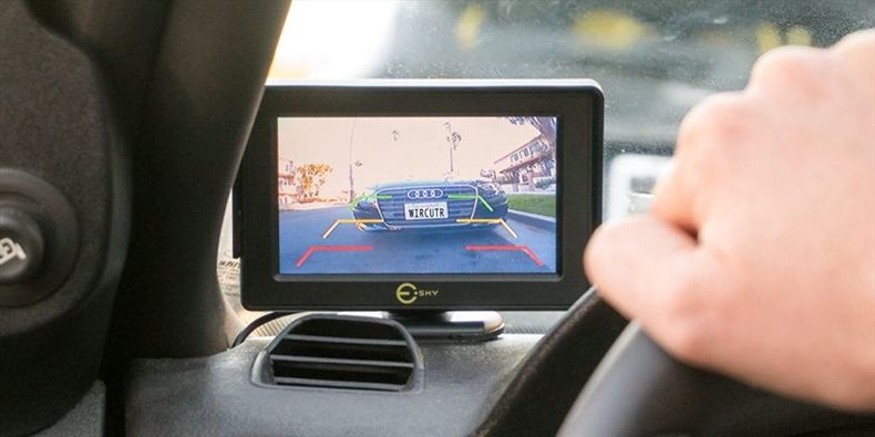 Tại sao nên lắp camera lùi và gập gương điện cho ô tô?