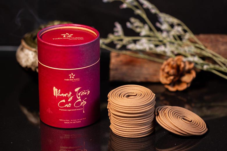 Có nên đốt trầm hương trên bàn thờ không?