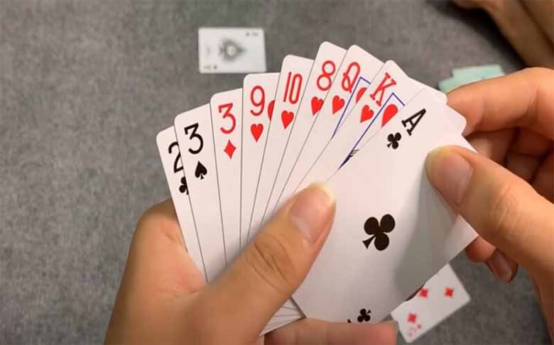 Bài Phỏm Là Gì? Hướng Dẫn Chi Tiết Cách Chơi Và Mẹo "Hạ Gục" Đối Thủ